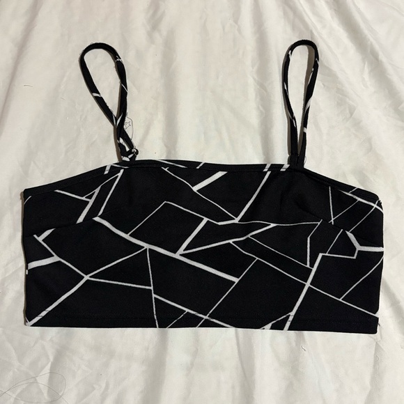 Forever 21 Black and White Abstract Camisole - Picture 1 of 2
